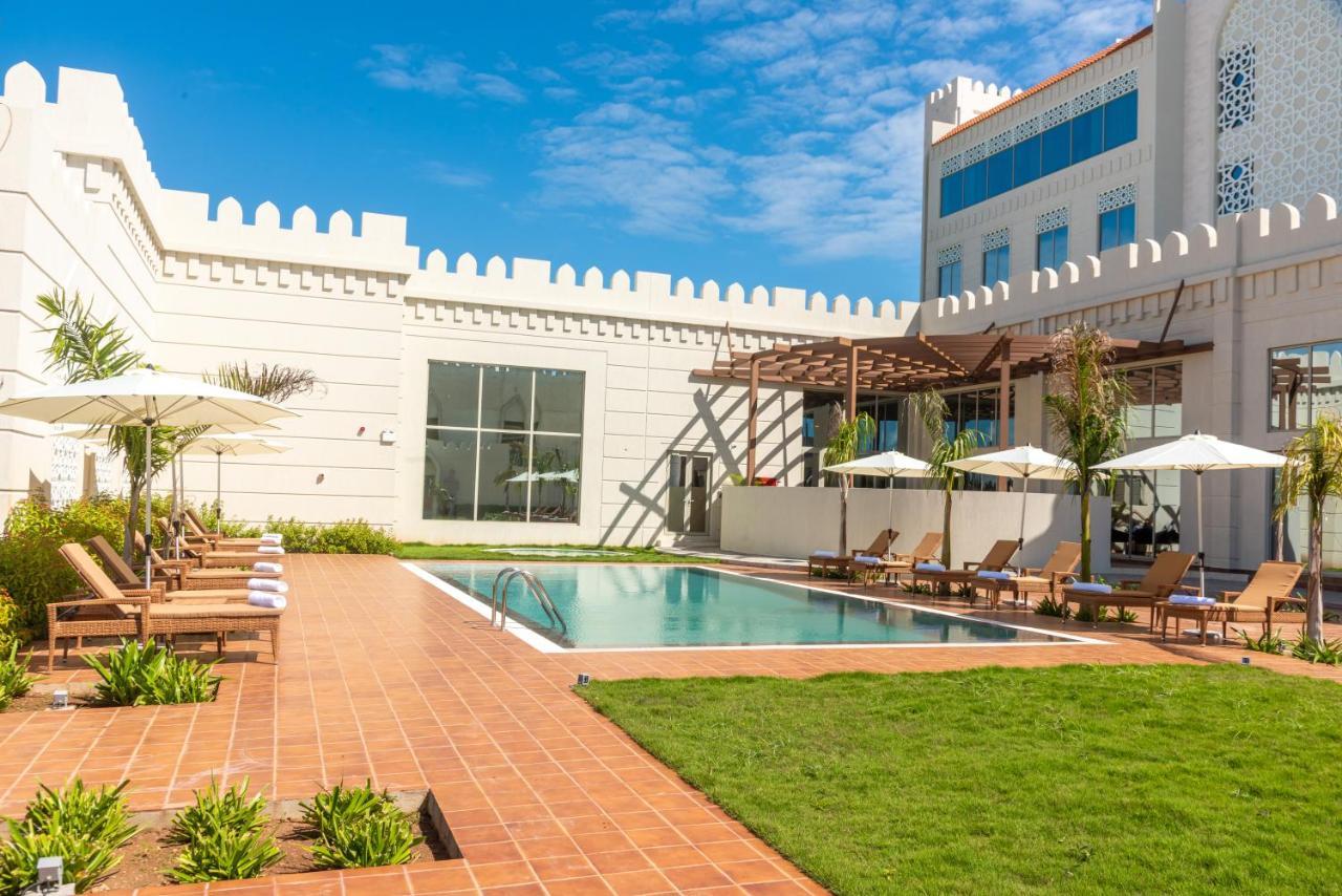 Hotel Golden Tulip Airport Hotel&spa 4*