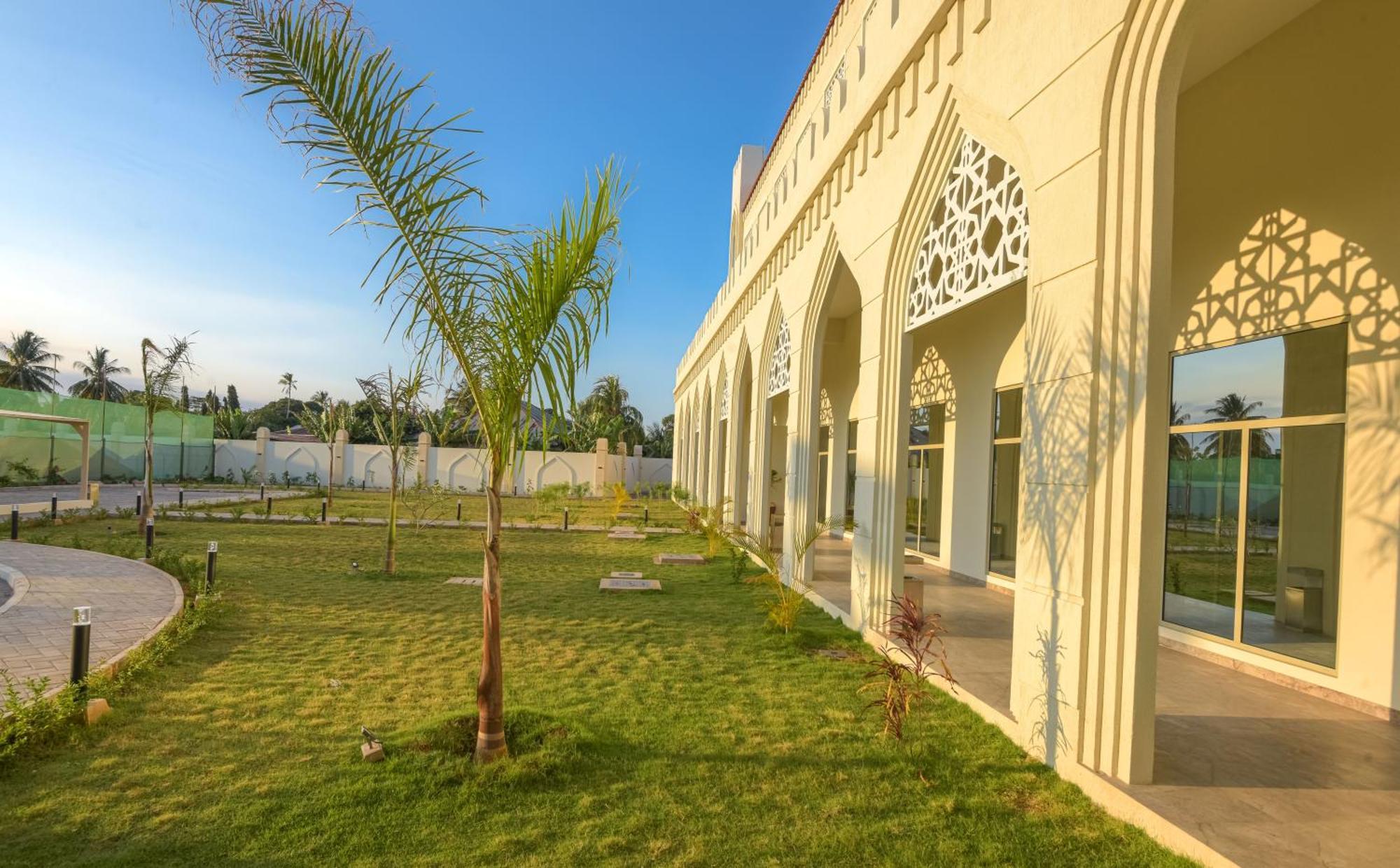 Hotel Golden Tulip Airport Hotel&spa 4*