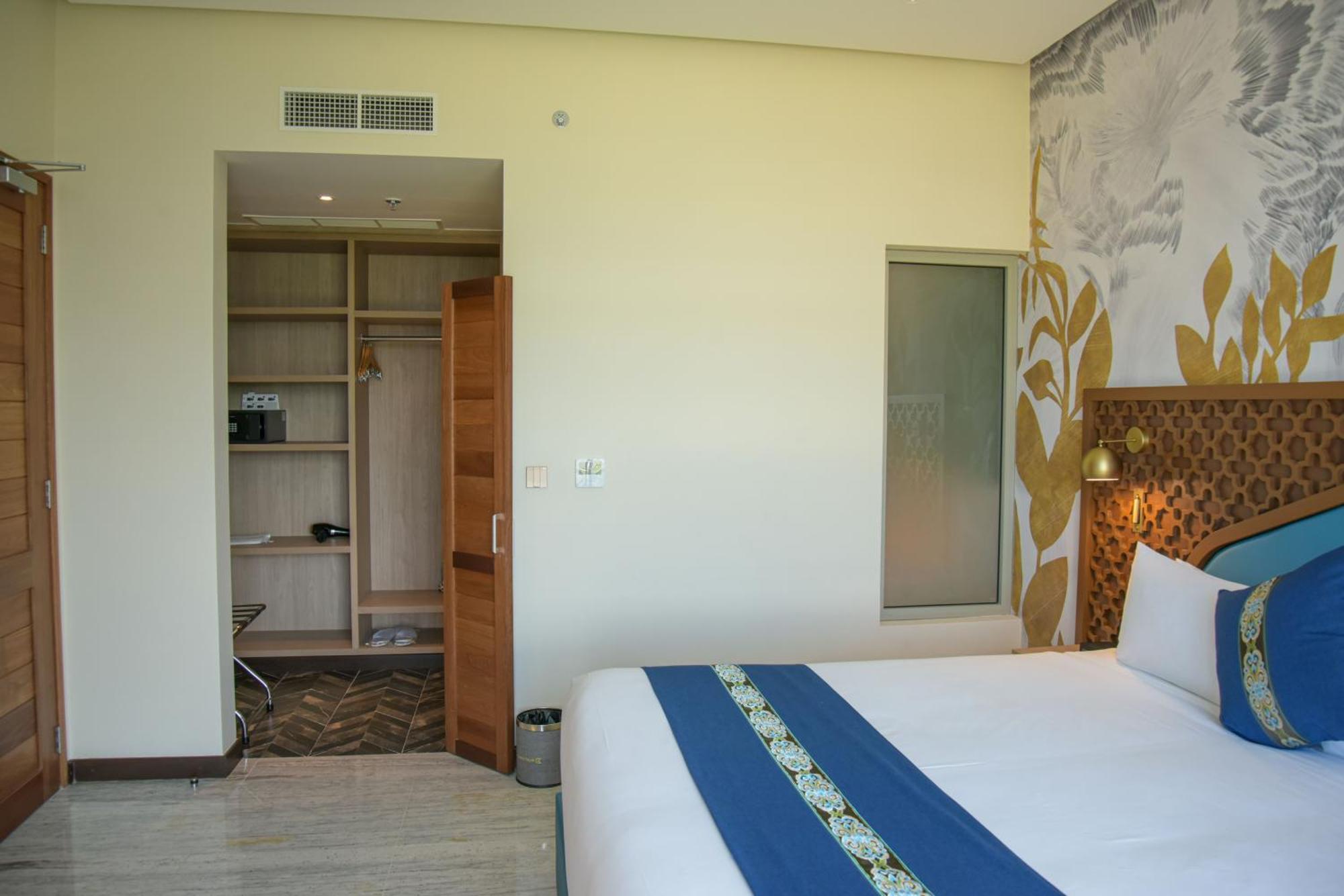 Hotel Golden Tulip Airport &